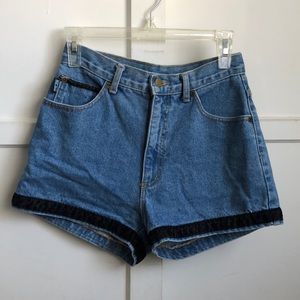 woman Vintage high waisted denim blue zone shorts